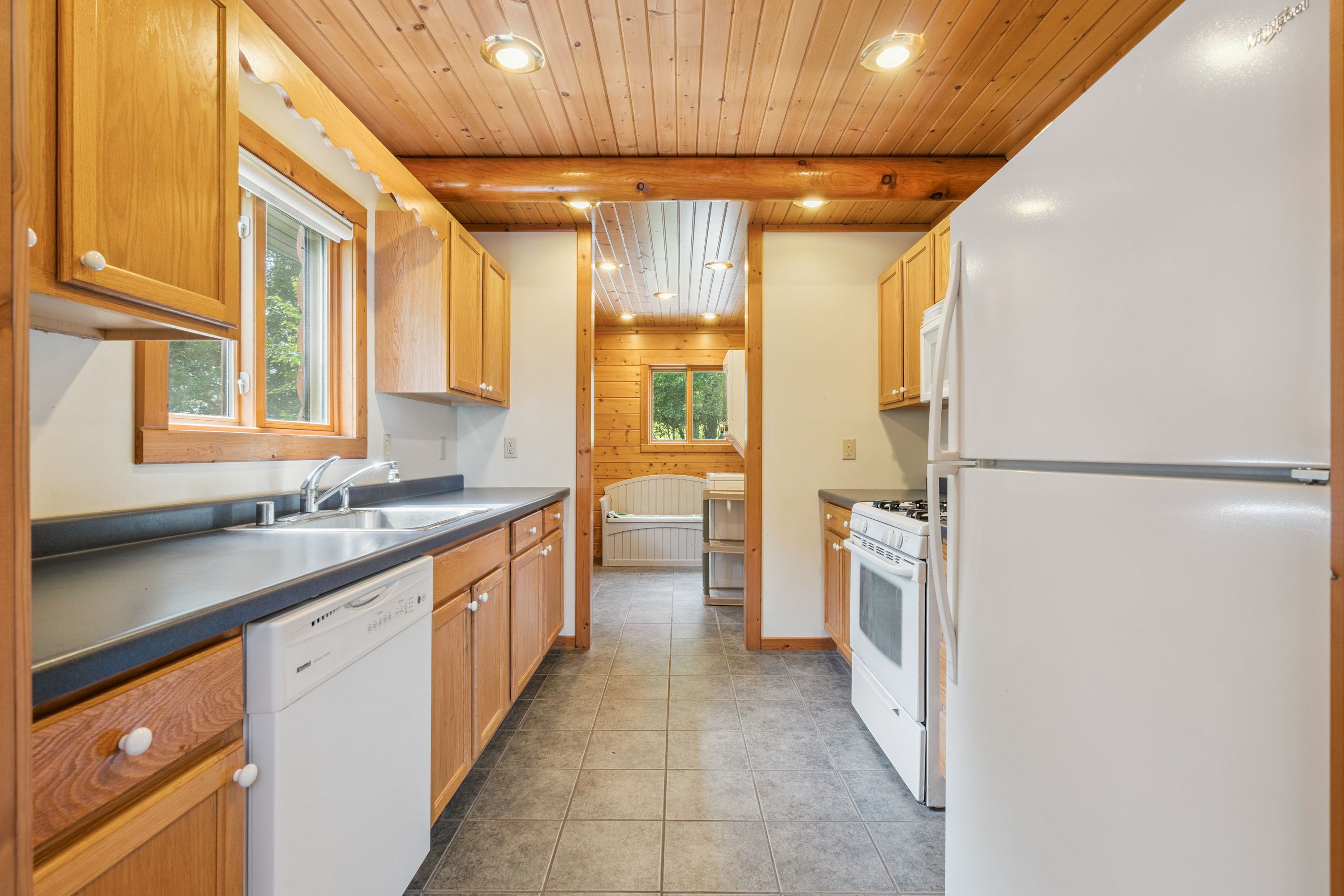 Listing Photo: 17-146 7985 Spore Rd
